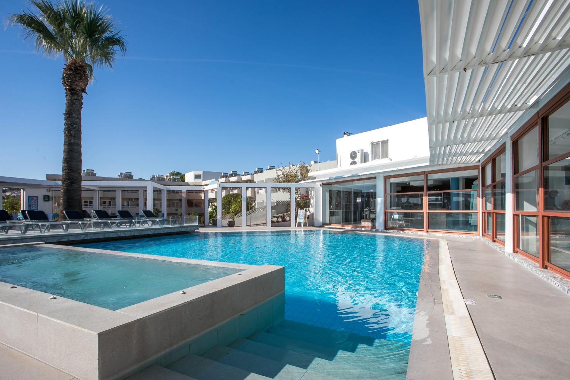 Hillside & Aparthotel 2*